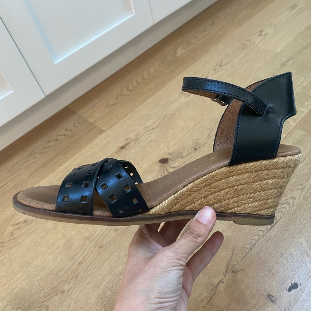 Good condition leather upper Eric Michael espadrille sandals; made in Spain